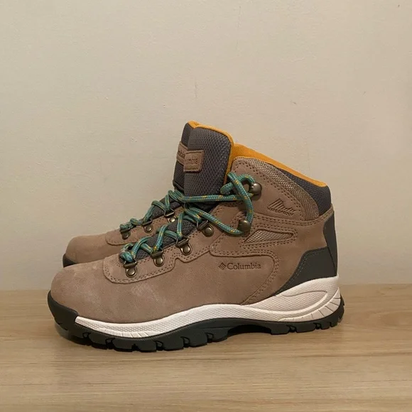 Columbia Women's Newton Ridge Plus Hiking Boots - sz7 - Picture 3 of 7